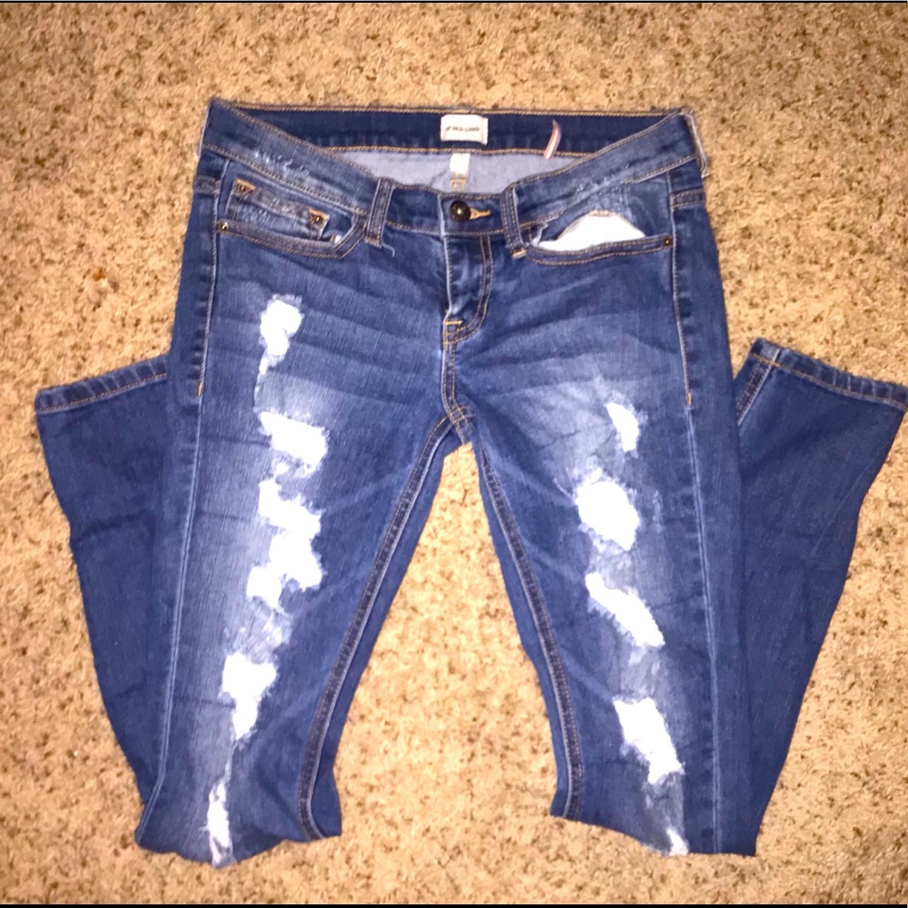 Sneak peek skinny ripped low waisted jeans